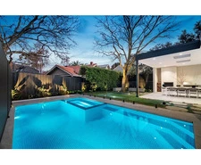 Hire a Landscaper for a Luxurious Outdoor Oasis in Brighton